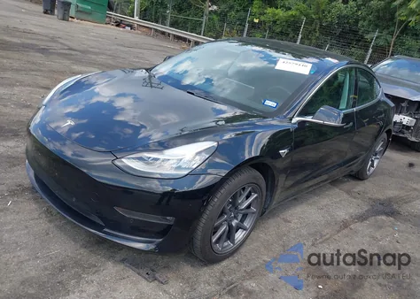 2018 Tesla Model 3 Long Range/Mid Range z USA, uszkodzony, nr VIN 5YJ3E1EA4JF166045